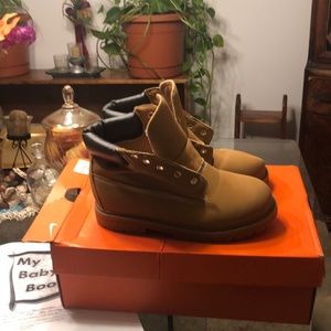 Outdoor boots
